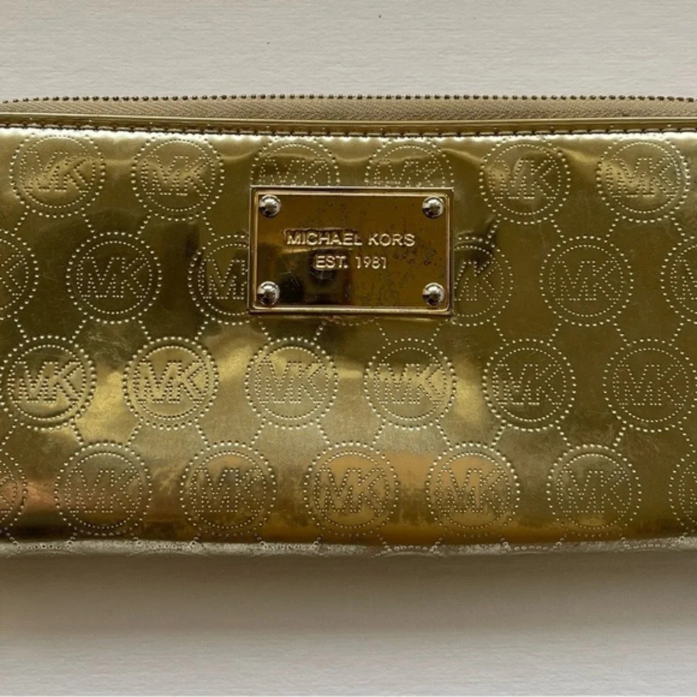 Michael Kors Gold metallic leather Jet Set Zip Around Wallet - Picture 4 of 16